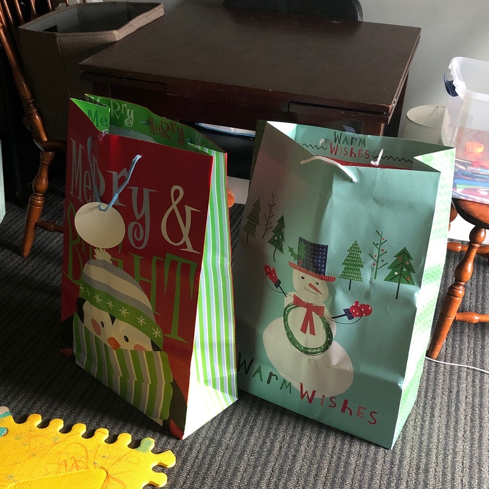 Jumbo Holiday Gift Bags Set